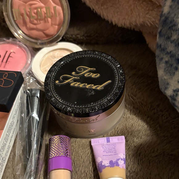 Blushes, highlights and more name brand - Picture 6 of 7